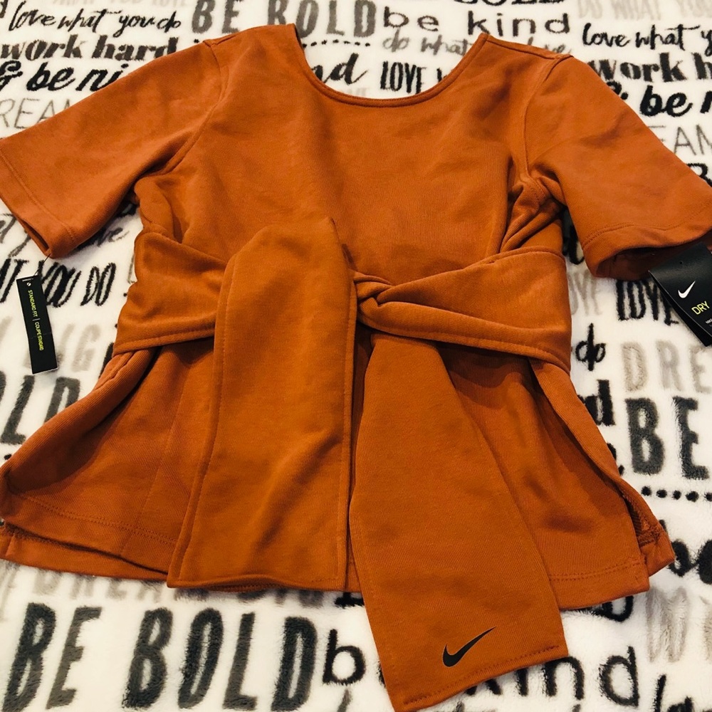 Nike training top - Picture 2 of 4